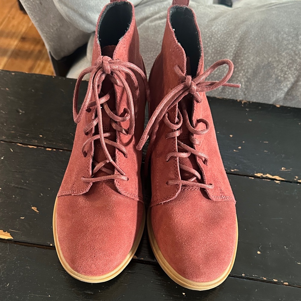 Sorel Burgundy Lace-Up Boots